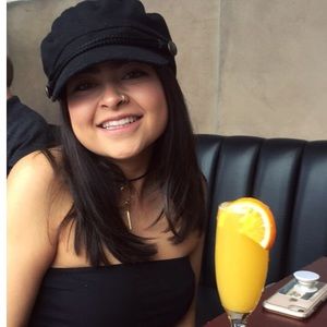 Meet your Posher, Daniela